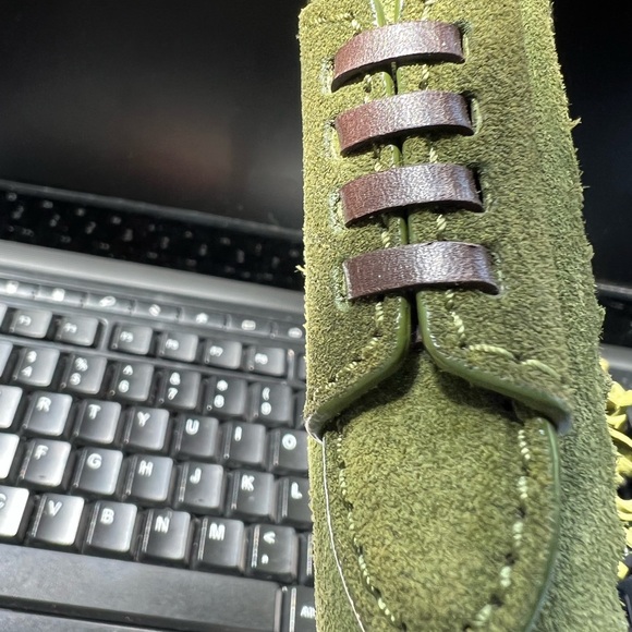 Olive green leather strap crossbody suede bag - Picture 10 of 17